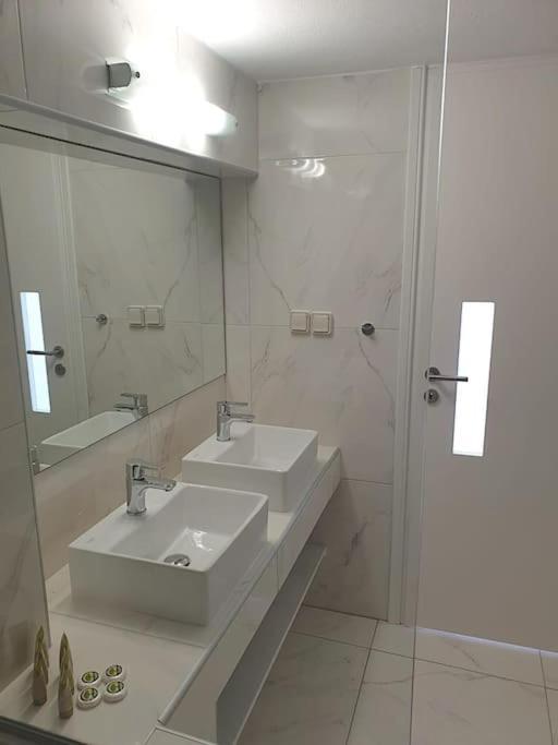 Hh Bay Apartment โลการาส ภายนอก รูปภาพ